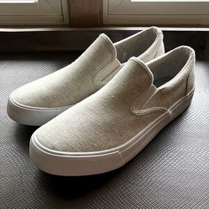 Crevice Men’s Slip on Shoes NWOT